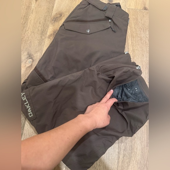 Oakley 3M Thinsulate Men's Dark Brown Cargo Snow Pants size large- sample NWOT - Picture 7 of 7